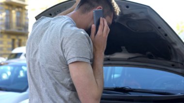 Onun araba arıza sorun başlık altında seyir adam çekici kamyon Servisi, arıyor