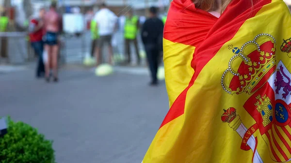 Erkek Sokak Ülkenin Vatansever Mitingde Spanyol Bayrağı Ayakta Kaplı — Stok fotoğraf