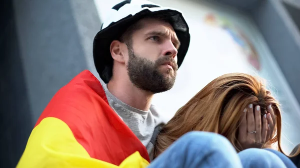 Infelici Tifosi Calcio Sconvolti Dalla Perdita Della Nazionale Partita Tristezza — Foto Stock