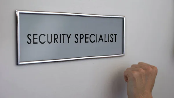 Keamanan Spesialis Pintu Kantor Tangan Mengetuk Layanan Perlindungan Bisnis — Stok Foto
