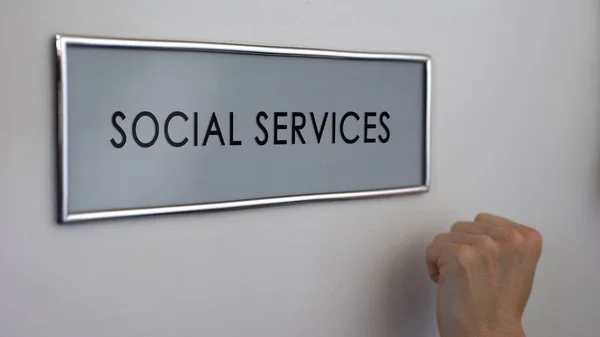 Social Services Office Door Hand Knocking Senior People Support Volunteering — Stock Photo, Image