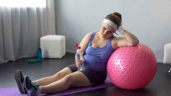 Dikke Dame Depressief Haar Gewicht Mislukte Training Herstel Waterbalans — Stockfoto