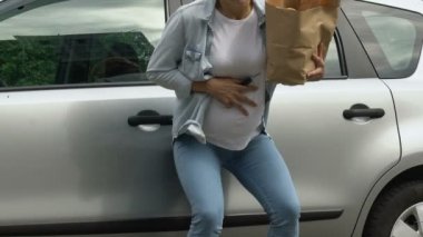 Hamile kadın çanta gıda ile düşerse, emek kasılmalar acı, düşük