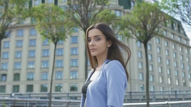 Beautiful Female Looking Camera Casual Style City Urban Beauty Slow — Stock Video