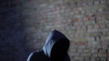Anonim holigan tehdit silah, soygun saldırganlık, silahlı ceza