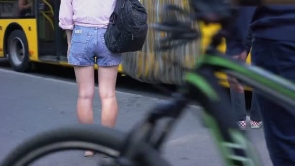 Pickpocket Équipe Voler Argent Poche Femme Dans Ville Bondée Dextérité — Video