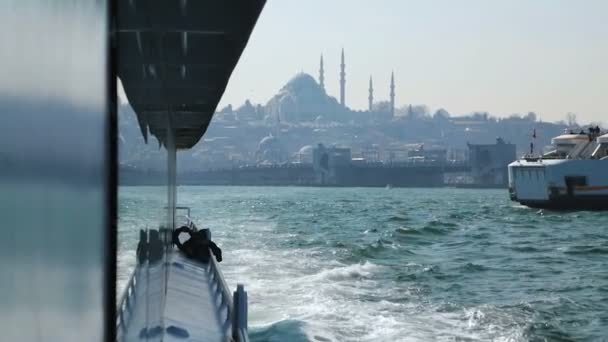 Luxusboote Fahren Durch Den Bosporus Blaue Moschee Schöne Aussicht Tourismus — Stockvideo