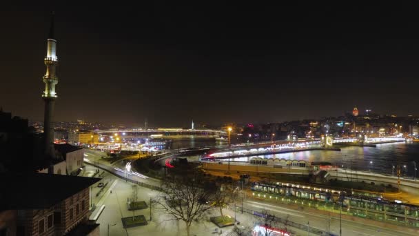 Traffic Nachts Snelheden Door Snijpunt Turkije Verlichte Minaretten — Stockvideo