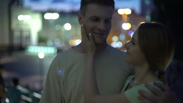 Young Couple Hugging Night City Background Sense Reliability Comfort — Stock Video