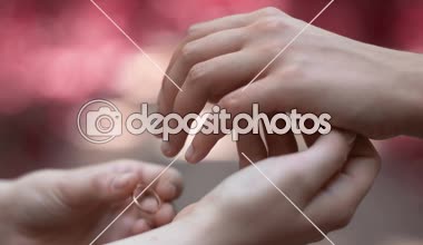 Yüzük töreni giyen Lezbiyen, eşcinsel düğünü seviyorum ortakları, yakın çekim