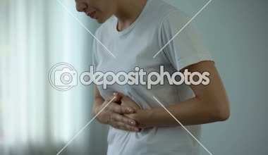 Karın, dokunmadan mide ağrısı gastrit acı kadınla pankreatit