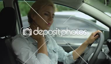 Boyun ağrısı, sırt kas iltihabı, sedanter yaşam hissediyorum kadın sürücü