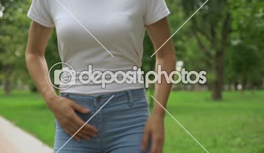 Alt karın ağrısı, parkta yürüyüş, sistit belirtisi hissediyorum erkek