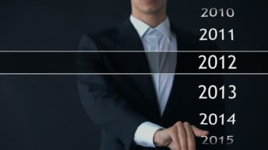 İşadamı sanal menü, veri, iş geçmiş için arama 2020 yıl seçer