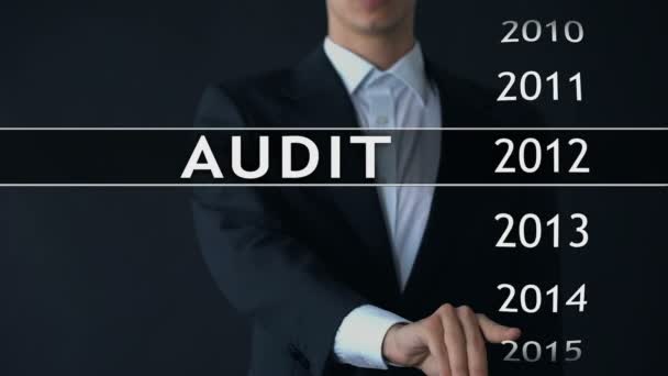 Rapport Audit 2020 Homme Affaires Trouve Des Données Dans Les — Video