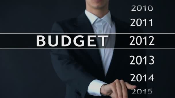 Orçamento 2020 Empresário Seleciona Arquivo Tela Virtual Relatório Financeiro Anual — Vídeo de Stock