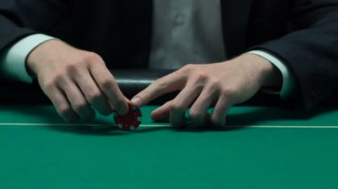 Son çip strateji oyun, durulması dönen adam şans için arıyor uyuşuk