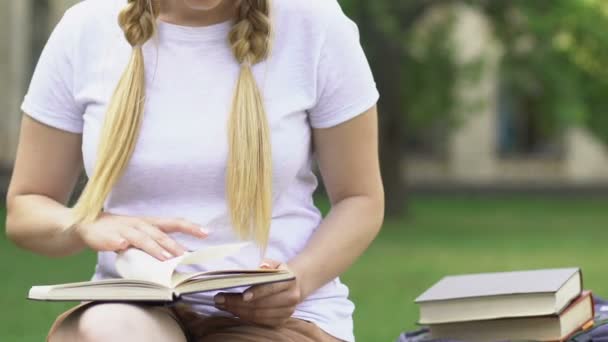 Teenage Girl Reading Book Outdoors Remembering Information Preparing Exam — Stock Video