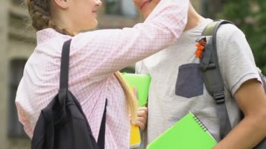 Öğrenci çift sürtüyor, kısa romantik aşk tatilinde college yakınındaki Toplantı