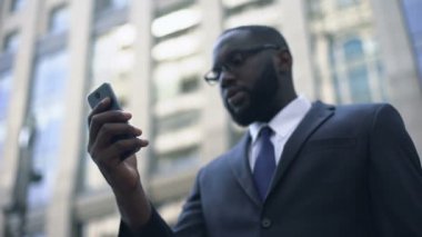 İşadamı para online bahisler, telefon elektronik hareket için WINS