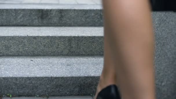Жіночі Ноги Йдуть Нагору Концепція Успішного Шляху Кар Єри Просування — стокове відео