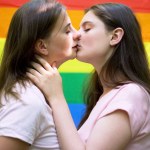 Yapon porno jinsiy aloqa tomosha qiling Kop erkaklar birining kokragini sorishadi