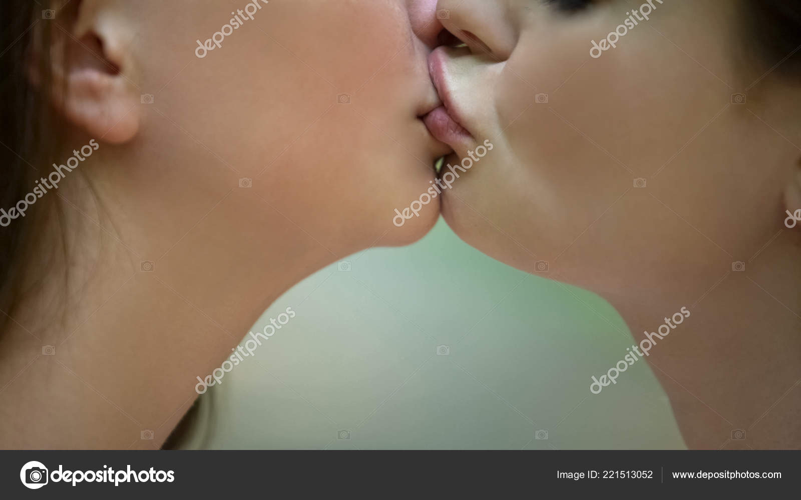 Sexy Lesbians Kiss