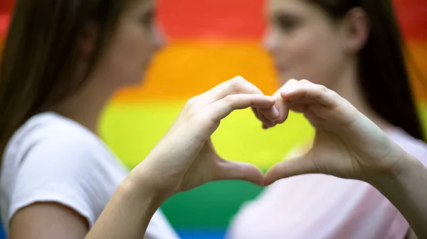 Qizlar katta labia video onanizm U uxlab yotganida, uning mushuki yaladi.