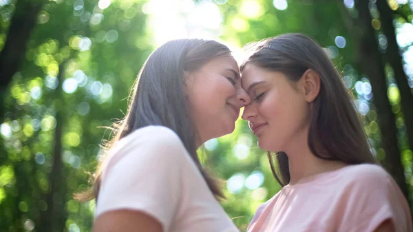 Data Intimă Două Lesbiene Atitudinea Afectuoasă Unul Față Celălalt Închiderea — Fotografie, imagine de stoc
