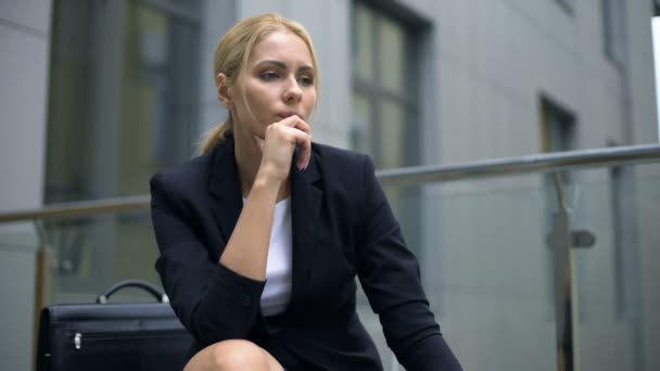 Pensive Businesswoman Sitting Bench Worried Troubles Work Stress — Stock Video