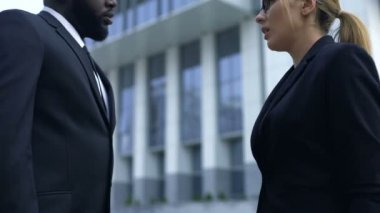 Kadın azarı Afro-Amerikan işçi, işyerinde ırksal ayrımcılık
