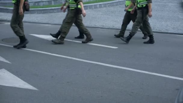 Askeri Güç Kamu Güvenliği Korur Spor Olay Festival Devriye Sırasında — Stok video