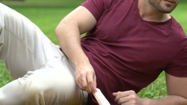 Mutlu bir evlilik yıldönümü kutlama--dan karı koca, hediye kutusu,