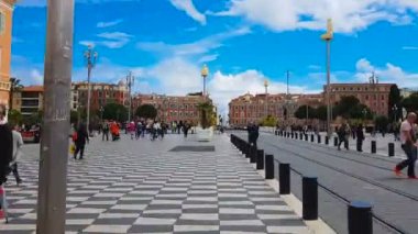 Nice, Fransa - Haziran 2018 yaklaşık: İnsanlar şehirde. İnsanlar Nice, kentin turistik zevk Massena Meydanı gezi gidin