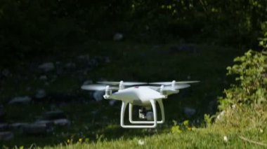 Modern dron filme antik Katskhi ayağı Chiatura olarak uçan Gürcistan'a seyahat