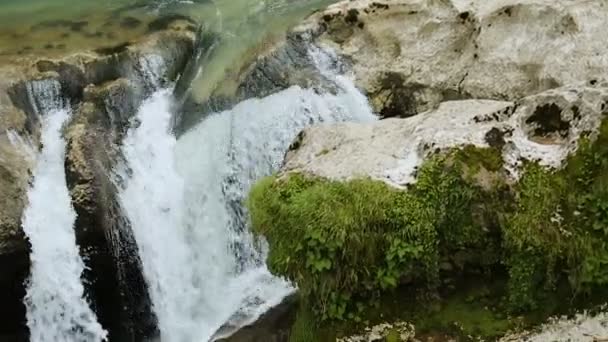 Kaskader Vattenfall Som Rinner Floden Vilda Okatse Canyon Nära Kutaisi — Stockvideo