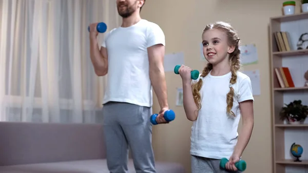Daughter Father Training Dumbbells Home Fitness Family Leisure — Stock Photo, Image