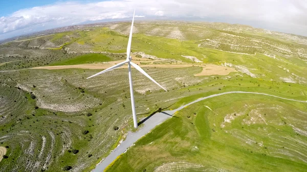 Giant Wind Turbine Supplying Alternative Green Energy Located Countryside — Stock Photo, Image