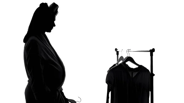 Mulher Grávida Triste Perto Guarda Roupa Perde Roupas Favoritas Depressão — Fotografia de Stock