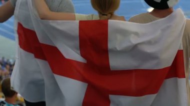 Spor hayranları ile takım veya sporcu tezahürat Stadı'nda, atlama İngiltere bayrağı