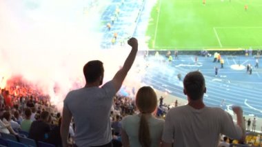 Arkadaşlar, golü için tezahürat futbol sırasında genel heyecan maç