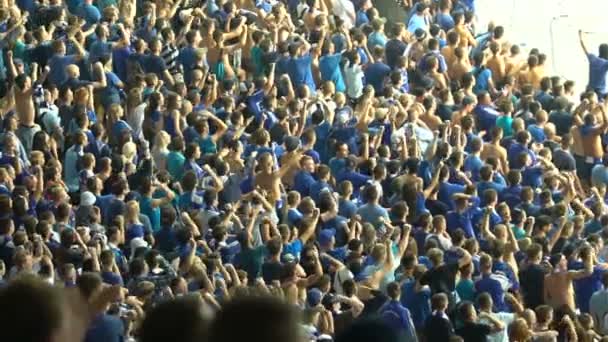 乌克兰基辅 2018年9月 体育场足球比赛 年轻人组织高喊支持国家队 支持者 — 图库视频影像