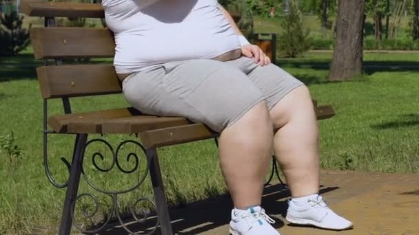 Жирний Чоловік Відчуває Різкий Біль Серці Ризик Інфаркту Наслідки Ожиріння — стокове відео