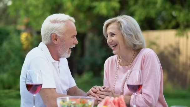 Senior Couple Laughing Dining Table Telling Funny Jokes Remembering Moments — Stock Video