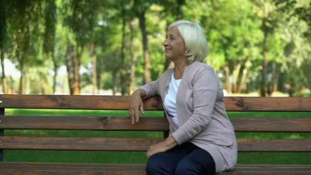 Confident Mature Woman Resting Bench Park Enjoying Weekend Happiness — Stock Video