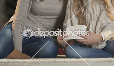 Anne kızı mektup, paketi için yardımcı umut verici göndermek o için Noel Baba, inanç