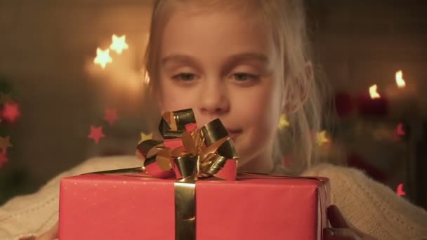 Enfant Renonçant Son Don Faveur Des Orphelins Concept Charité Noël — Video