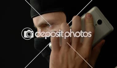 Terörist smartphone üzerinde konuşmak suç ortağı, adam kaçırma, closeup maskesi