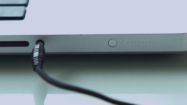 Kopfhörer Kabel Trennung Von Laptop Konzept Der Verdrahteten Technologie Ablehnung — Stockvideo