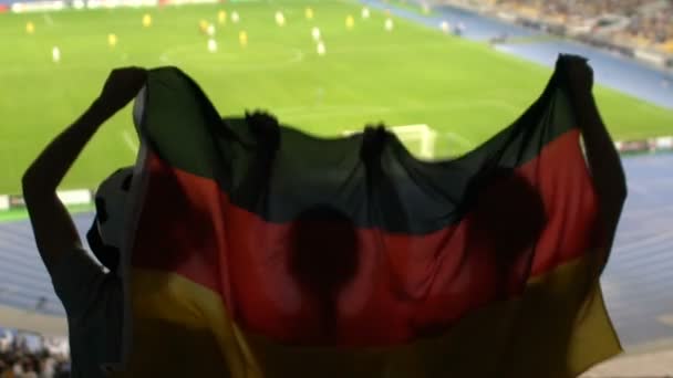 Fani Piłki Nożnej Niemiecką Banderą Skoki Trybunach Doping Dla Ulubionej — Wideo stockowe